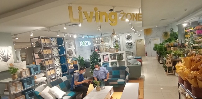 Living zone Informa Living Plaza Bintaro. (RAY)