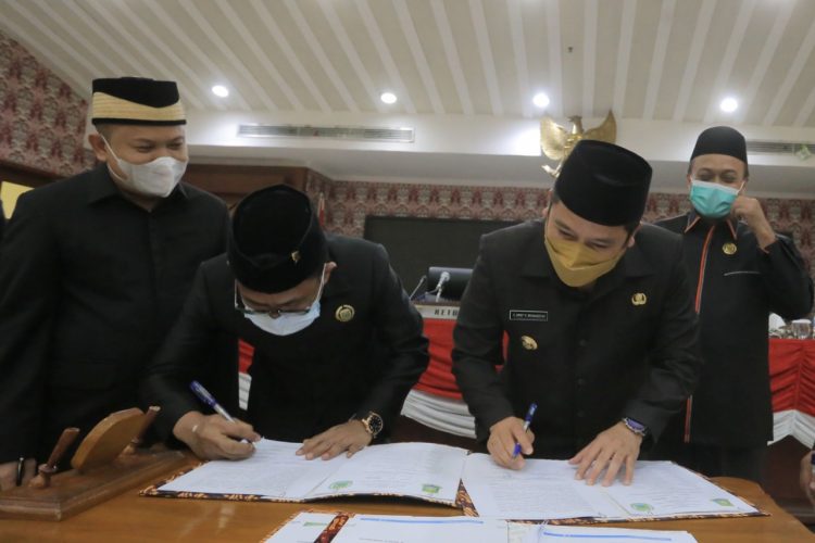 Penandatanganan Keputusan Kebijakan Umum Perubahan APBD (KUPA) dan Priotitas Plafon Anggaran Sementara (PPAS) Perubahan APBD Kota Tangerang Tahun Anggaran 2021. (IST)