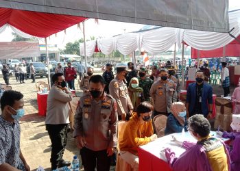 Pastikan Prokes Saat Pilkades, Kapolda Banten Sambangi Gerai Vaksin di TPS