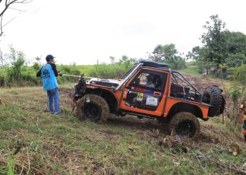 Jelajah Jonggol, Offroader Buka Jalur Diiringi Bakti Sosial