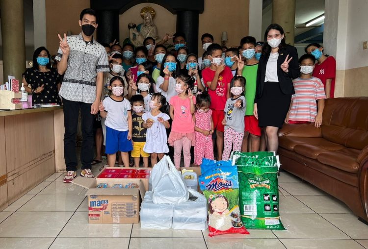 Santunan Hotel Santika Premiere Bintaro di Panti Asuhan Mekar Lestari, BSD. (IST)