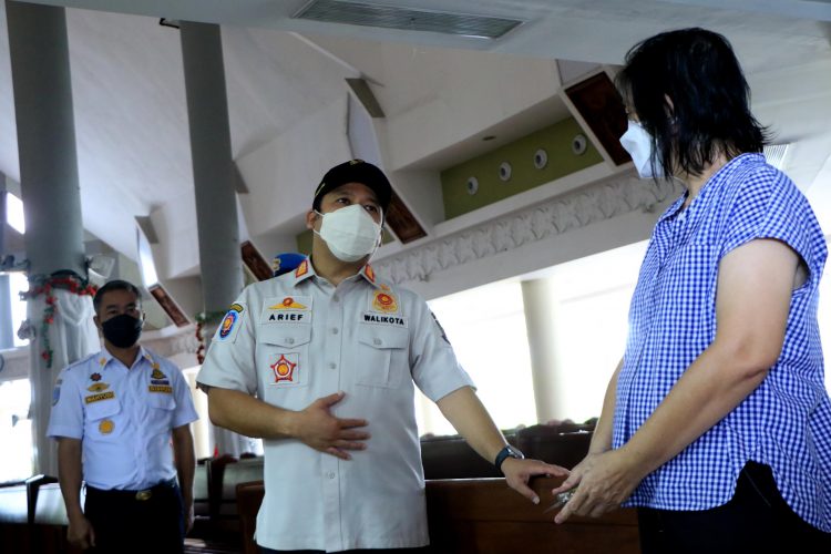 Walikota Tangerang Arief R Wismansyah pantau persiapan natal di gereja. (KEY)