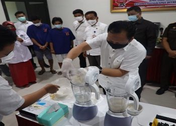 Dua Orang Diamankan, Ditresnarkoba Polda Banten Musnahkan Ratusan Gram Sabu