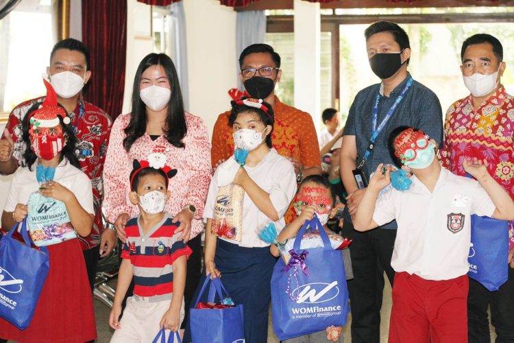 Berbagi Kasih Anak Disabilitas bersama WOM Finance. (PHD)