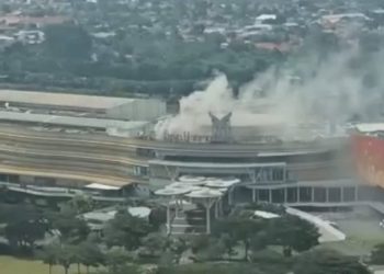 Terlihat Kepulan Asap, Mall @Alamsutera Kebakaran?