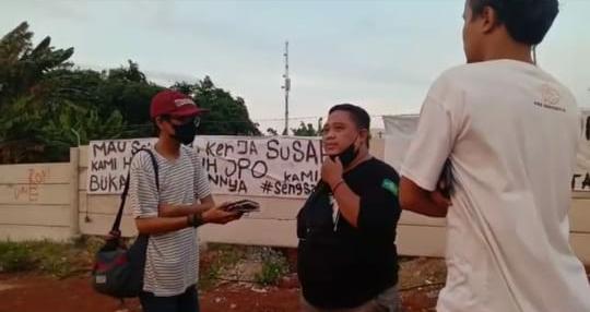 Warga Cilenggang tuntut pembangunan JPO Tol Serpong-Balaraja. (RAY)