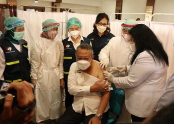 Dinkes Siapkan Puluhan Ribu Dosis, Walikota Penerima Vaksinasi Booster Pertama di Tangsel