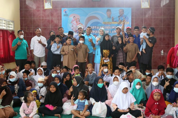 Partai Gelora Tangerang memberikan santunan anak yatim. (RIK)