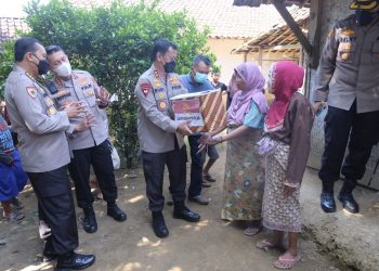 Langsung Terjun ke Lokasi Terdampak Gempa, Kapolda Banten Beri Bantuan ke Warga