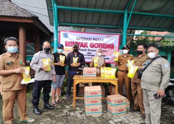 Masyarakat Serpong Utara Antusias Operasi Minyak Goreng Murah    