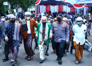 Apresiasi Ulama Di Banten Ikuti Vaksinasi, Kapolri: Kabar Baik dan Motivasi Bagi Masyarakat 