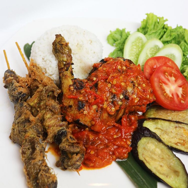 Ayam Gepuk Hotel Santika Premiere Bintaro. (IST)