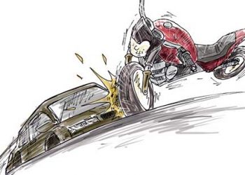 Minibus Tabrak Penjual Ketupat Sayur dan Pejalan Kaki di Legok