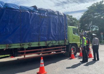 Polda Banten Tindak 130 Truk Over Dimensi dan Overloading