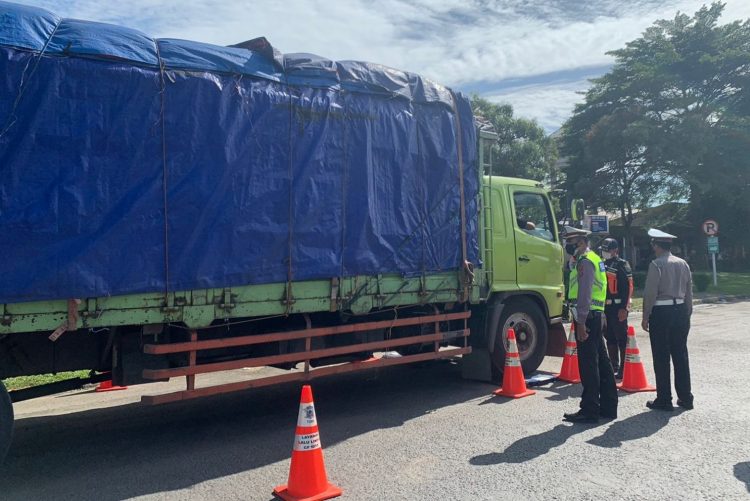 Polda Banten tindak Over Dimensi dan Overloading (ODOL) di Tol Tangerang-Merak. (IST)