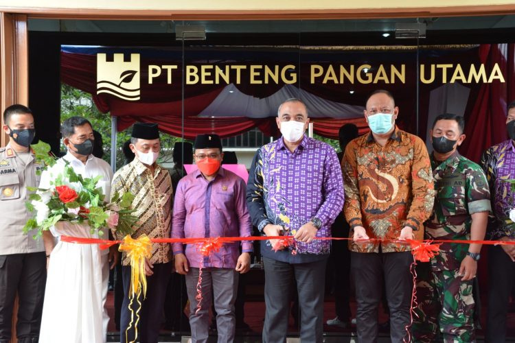 Bupati Tangerang ZakiIskandar meresmikan kantor Benteng Pangan Utama (BPU) di Kecamatan Teluknaga. (RIK)