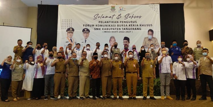 Pelantikan pengurus Forum Komunikasi Bursa Kerja Khusus (FKBKK) Kabupaten Tangerang. (RIZ)