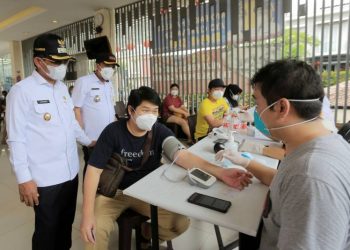 Wakil Walikota Tangerang Pantau Vaksinasi di Cipondoh