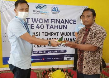 Sambut Hari Jadi ke-40, Gebrakan WOM Finance Perbaiki Renovasi MCK Mushola