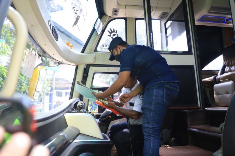Pemeriksaan kelayakan bus mudik di Terminal Poris Plawad, Cipondoh, Kota Tangerang. (KEY)