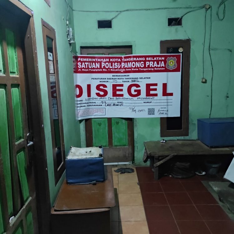Warem di Tangsel disegel Satpol PP. (PHD)