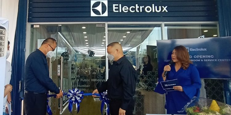 Pembukaan Electrolux Showroom and Service Center Summarecon Serpong. (RIK)