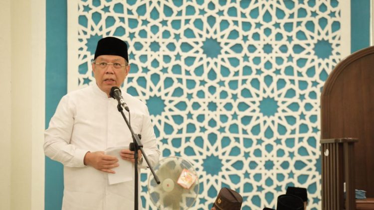 Walikota Tangsel Benyamin Davnie saat peringatan Nuzulul Quran di Islamic Centre. (RAY)