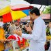 Presiden Jokowi Bagikan BLT di Pasar Angso Duo Jambi
