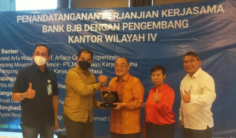 Penandatangan kersama bjb dengan pengembang perumahan. (RIK)