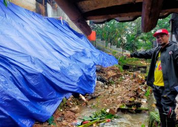 Rumah warga di Tangsel Nyaris Ambruk Terdampak Longsor