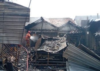 Tiga Kios Di Cipondoh Ludes Terbakar