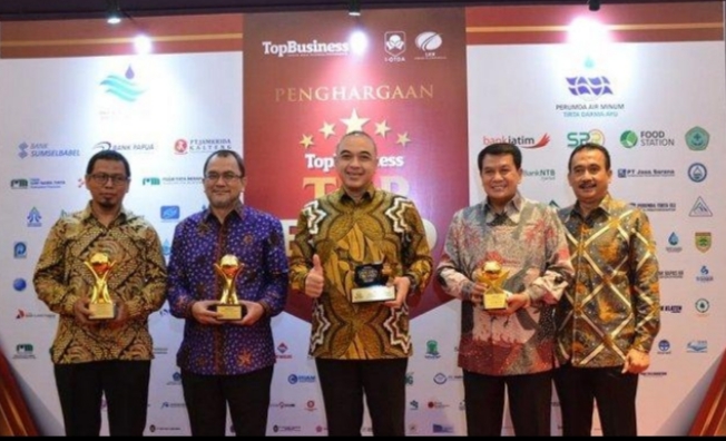 Perumdam Tirta Kerta Rahardja Raih penghargaan BUMD Awards 2022. (IST)