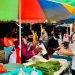 Presiden Bagikan Bansos dan Cek Harga Minyak Goreng di Pasar Baros