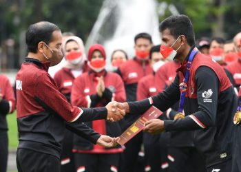 Presiden Jokowi Serahkan Bonus Bagi Atlet Peraih Medali SEA Games Ke-31 Vietnam