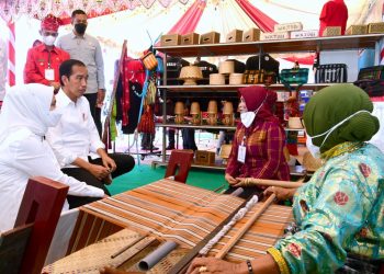 Presiden Jokowi Tinjau Pameran UMKM di Wakatobi