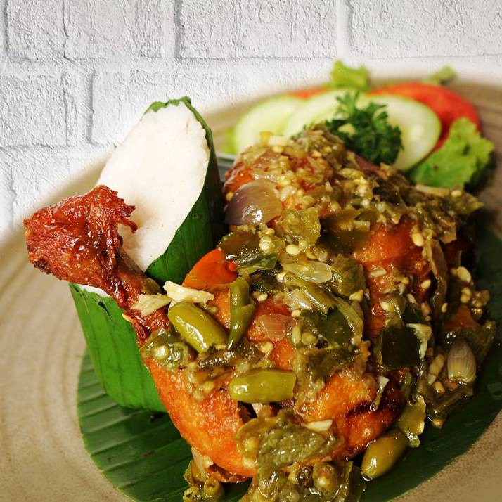 Ayam Penyet Sambel Hijau. (IST)