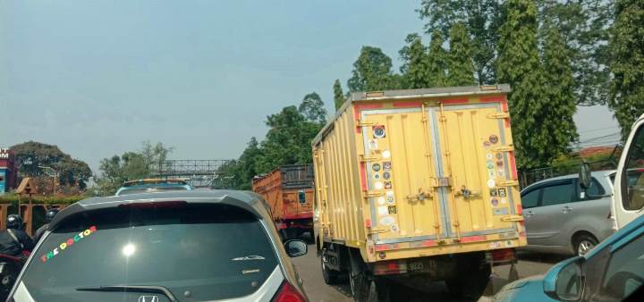 Kemacetan di Jalan Raya MH Thamrin, Kota Tangerang. (RIK)