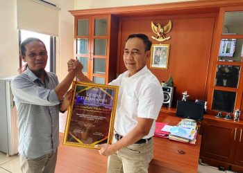 Di Hari Bhayangkara, JMSI Serahkan Plakat Penghargaan Untuk Polda Kepri