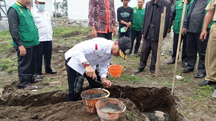 Penyintas Gunung Semeru dapat bantuan dari Baznas. (IST)