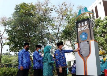 Resmikan Tugu PKK, Benyamin: Bentuk Kampung PKK di Kelurahan