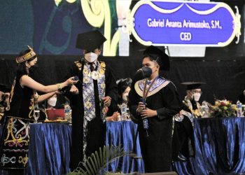 Bertema Suku Dayak, 653 Mahasiswa UMN Diwisuda