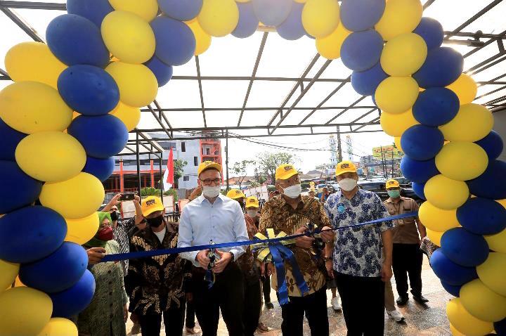 Grand opening toko retail Lucky Bundle di Jalan Raya Serpong, Kota Tangsel. (IST)