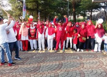 Ribuan Warga Kelurahan Jatake Tumpah Ruah Hadiri Gerak Jalan dan Berbagai Lomba