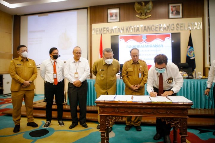 Penandatangan berita acara rekonsiliasi penyetoran pajak pusat semester 1 tahun 2022. (RAY)