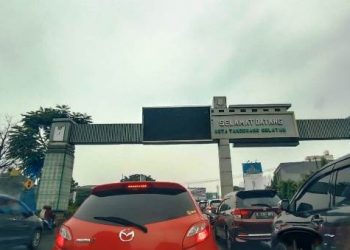 Foto Kusam Airin-Ben Terpampang Di Tugu Batas Kota Tangsel – Kota Tangerang