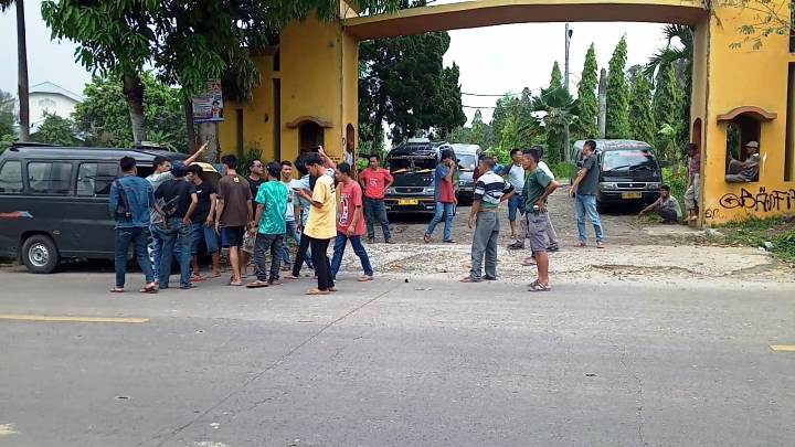 Aksi mogok sopir angkot di Pandeglang. (NET)