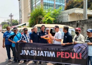 Ringankan Beban Akibat Kenaikan BBM, JMSI Jatim Bantu Sopir Angkot