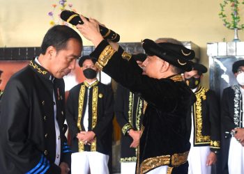 Presiden Jokowi Dianugerahi Gelar Adat Kesultanan Ternate