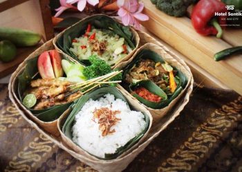 Sensasi Makan Dalam Besek di Hotel Santika Premiere ICE-BSD City