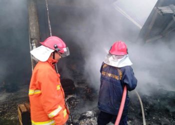 22 Kios Hangus, Enam Unit Mobil Damkar Padamkan Kebakaran Pasar Sentiong